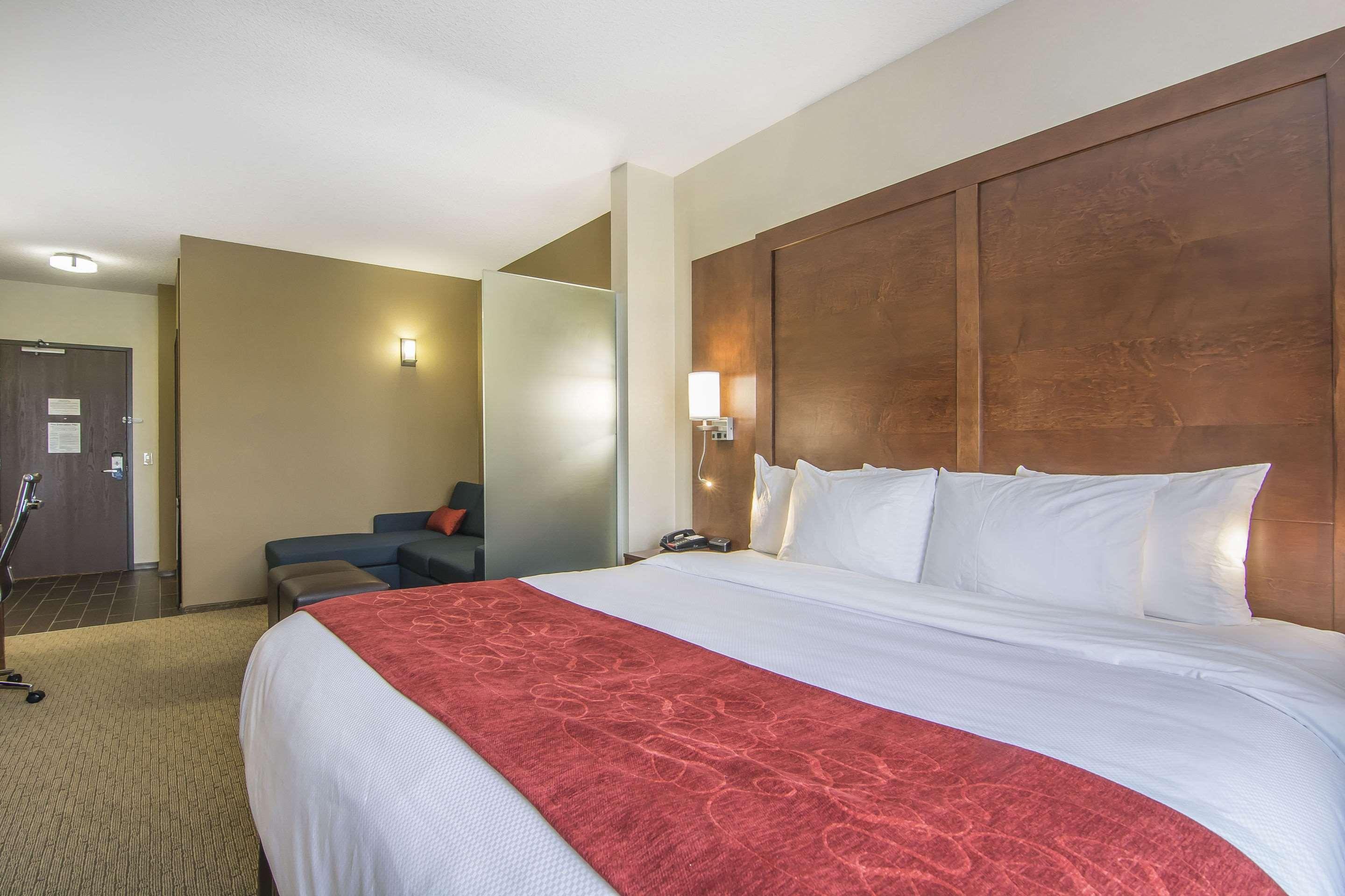 Comfort Suites Regina Luaran gambar