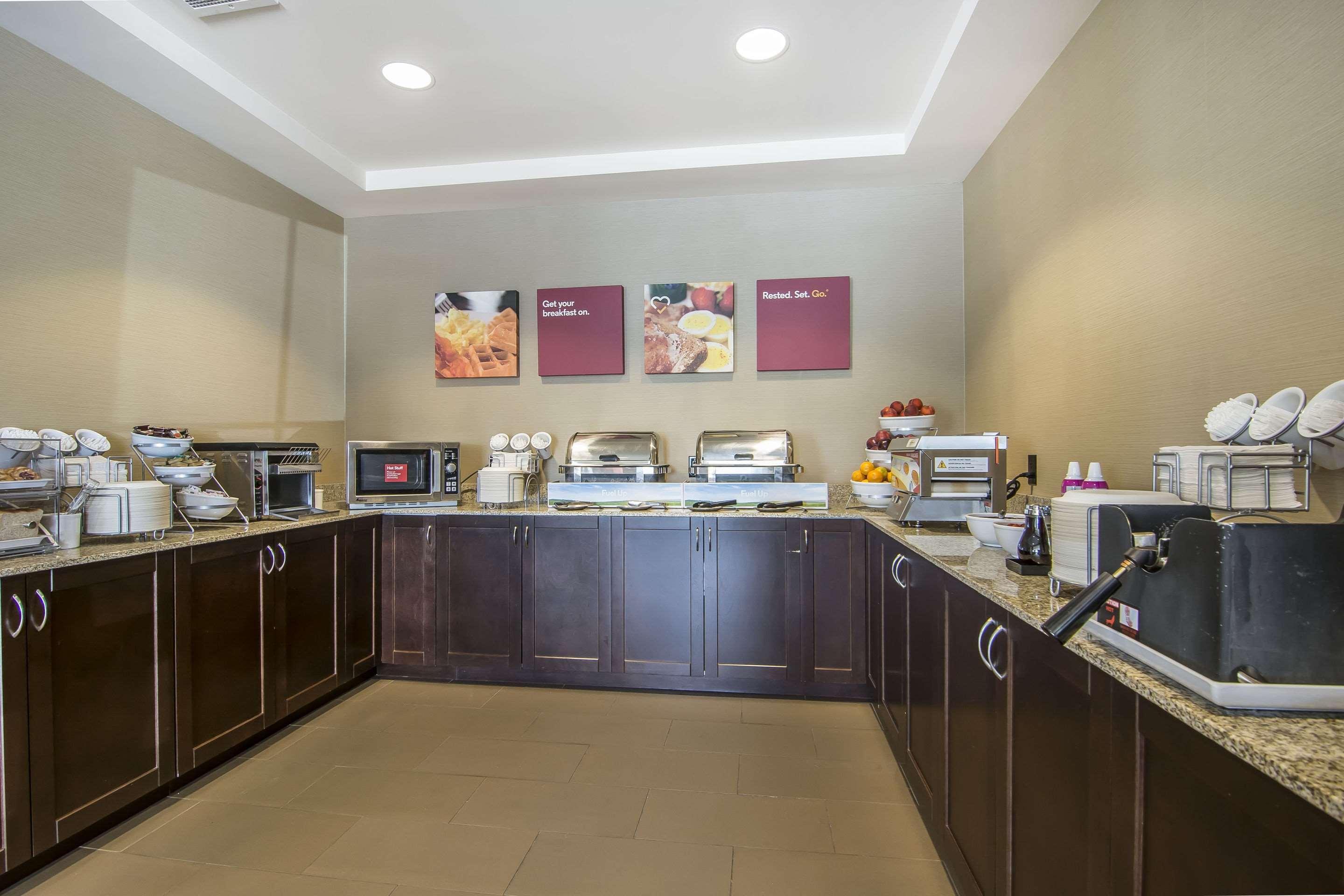 Comfort Suites Regina Luaran gambar