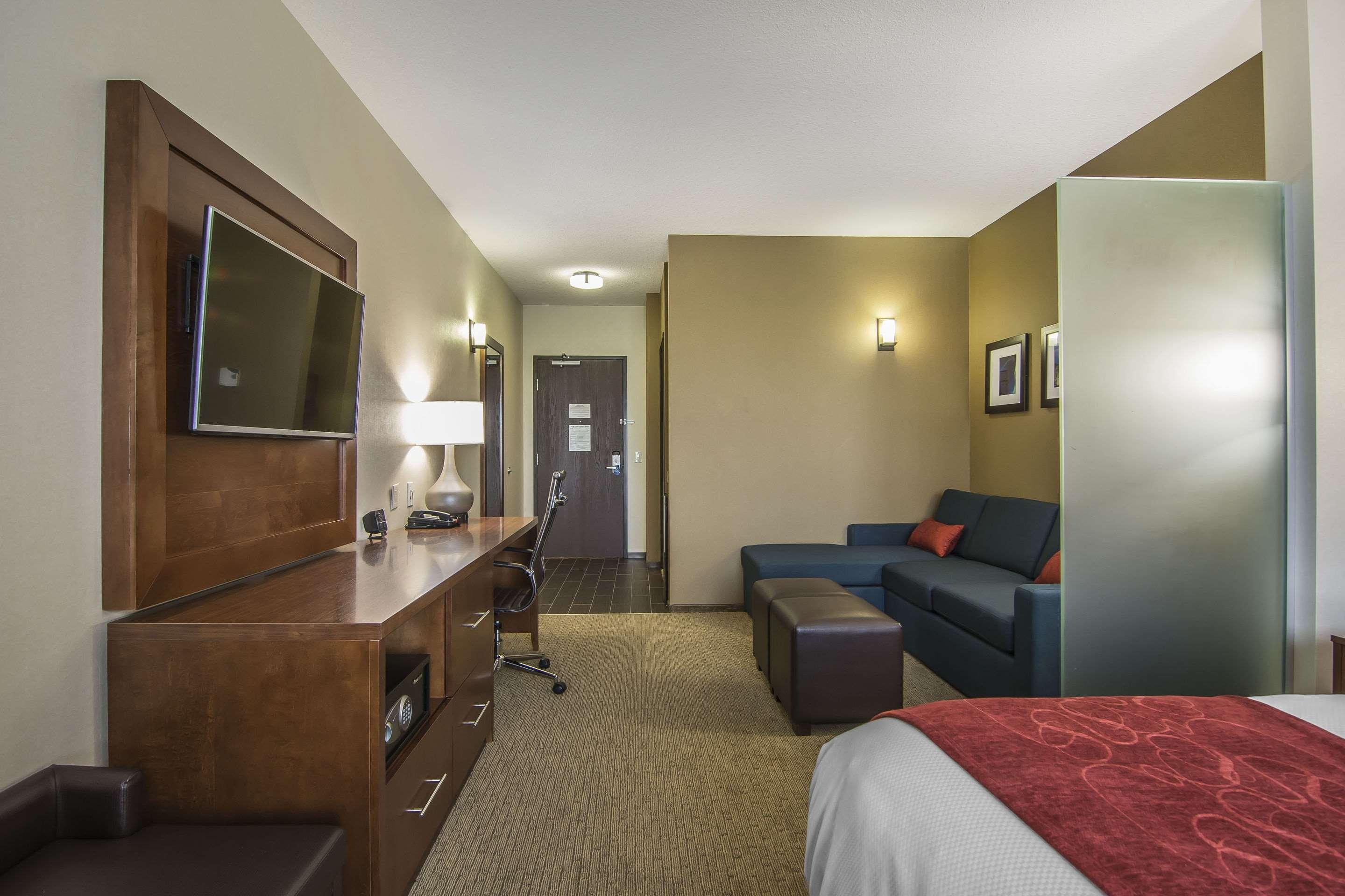 Comfort Suites Regina Luaran gambar