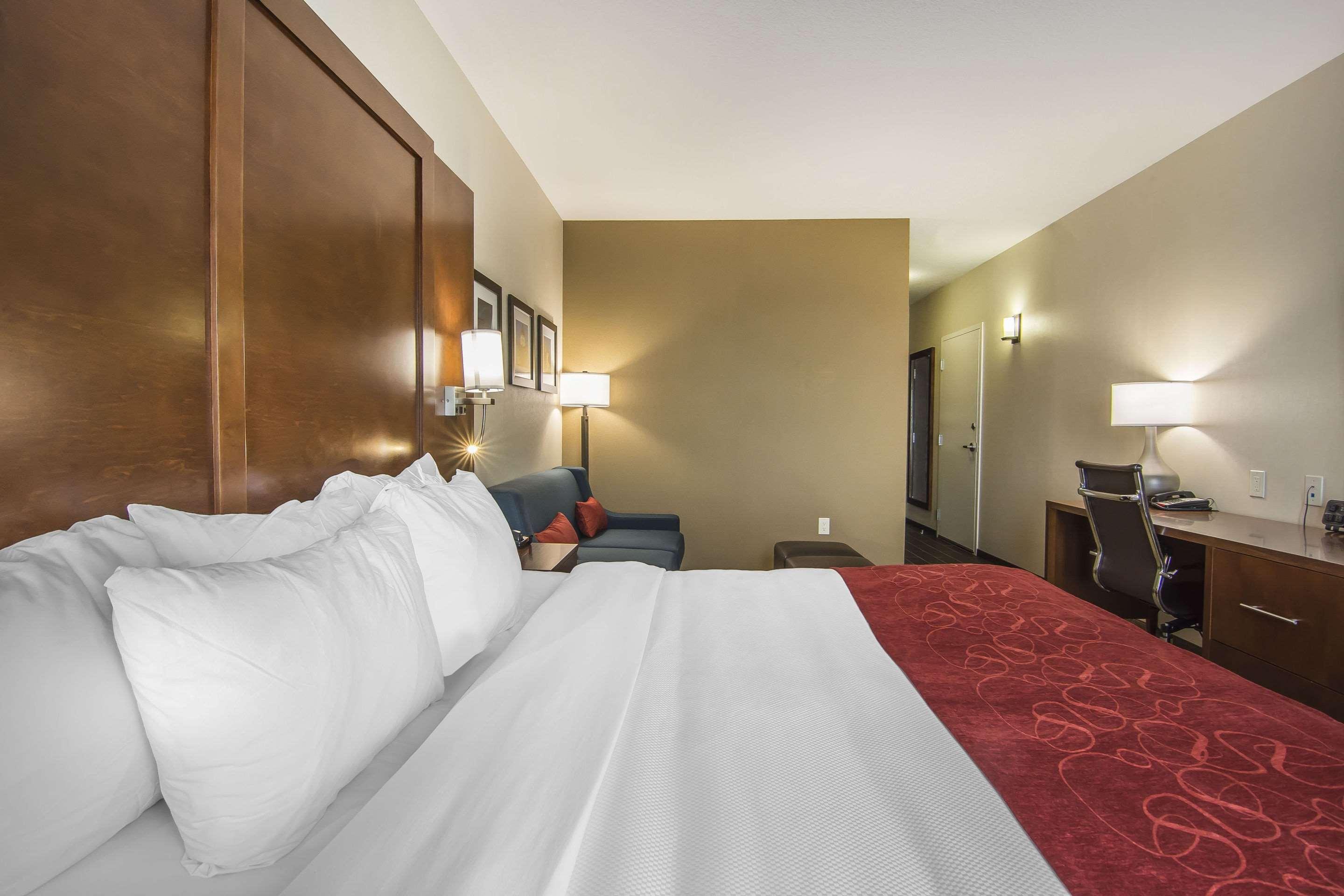 Comfort Suites Regina Luaran gambar