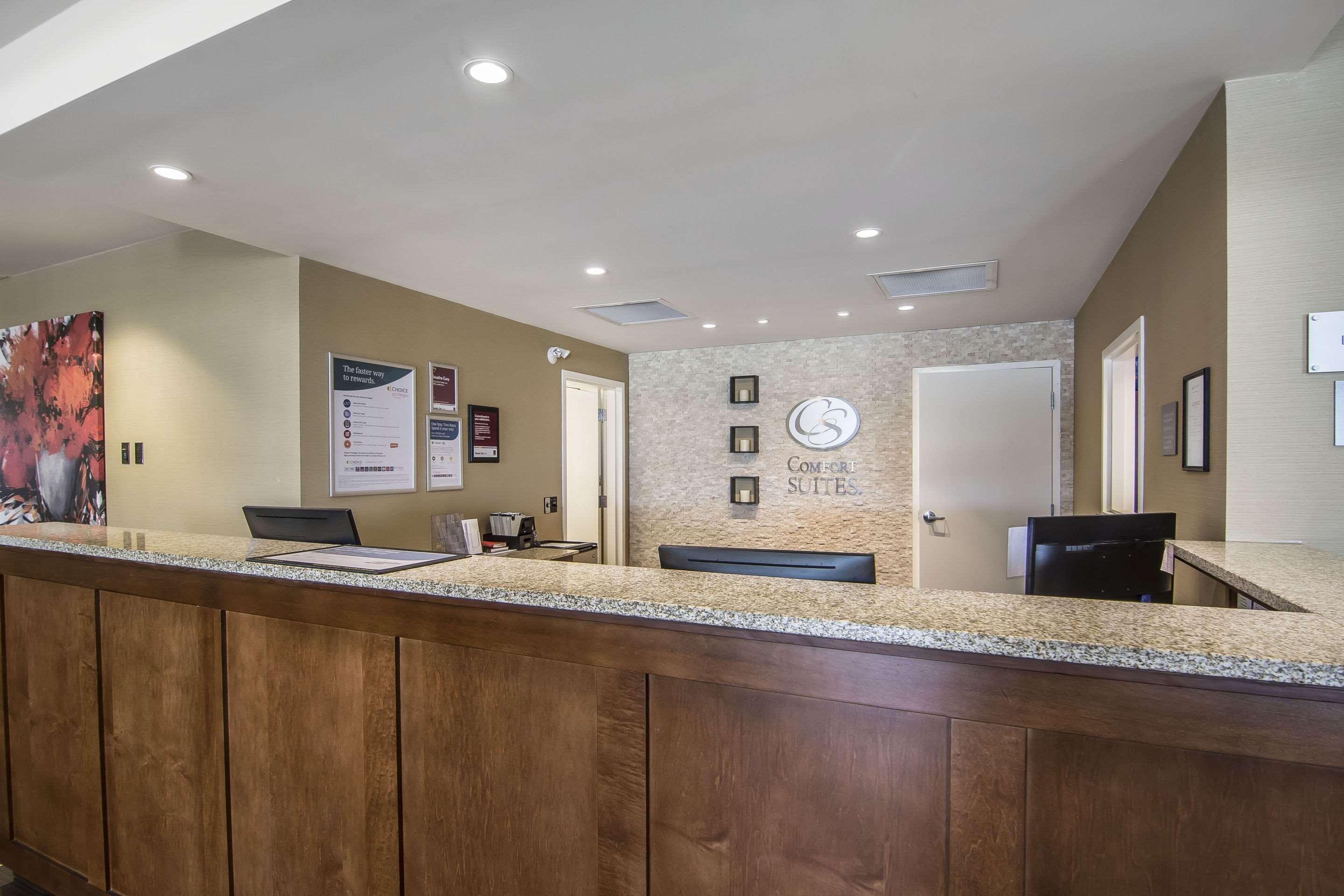 Comfort Suites Regina Luaran gambar