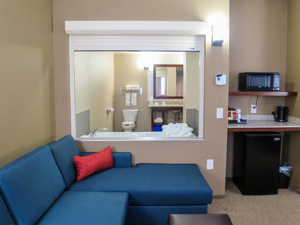 Comfort Suites Regina Luaran gambar