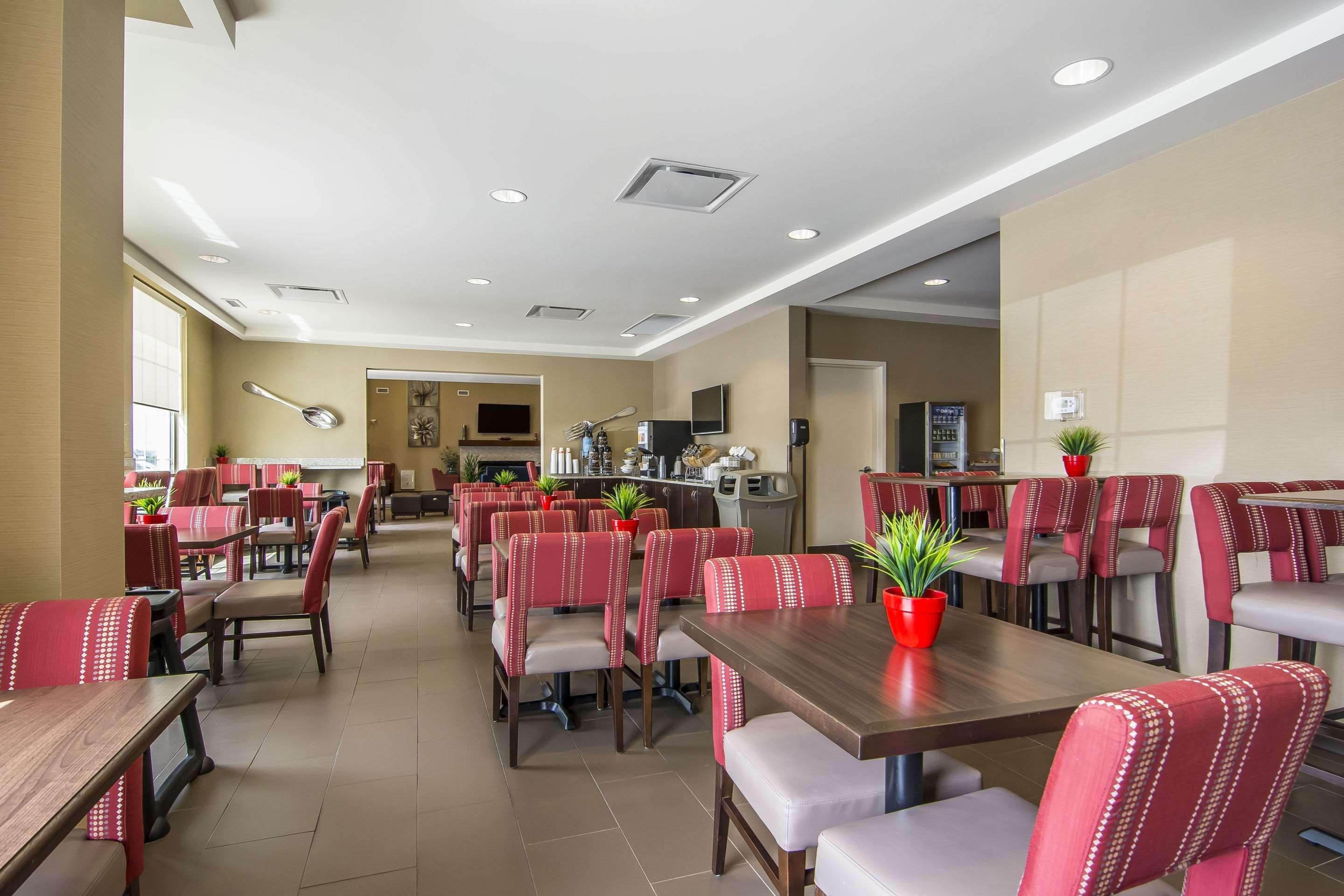 Comfort Suites Regina Luaran gambar