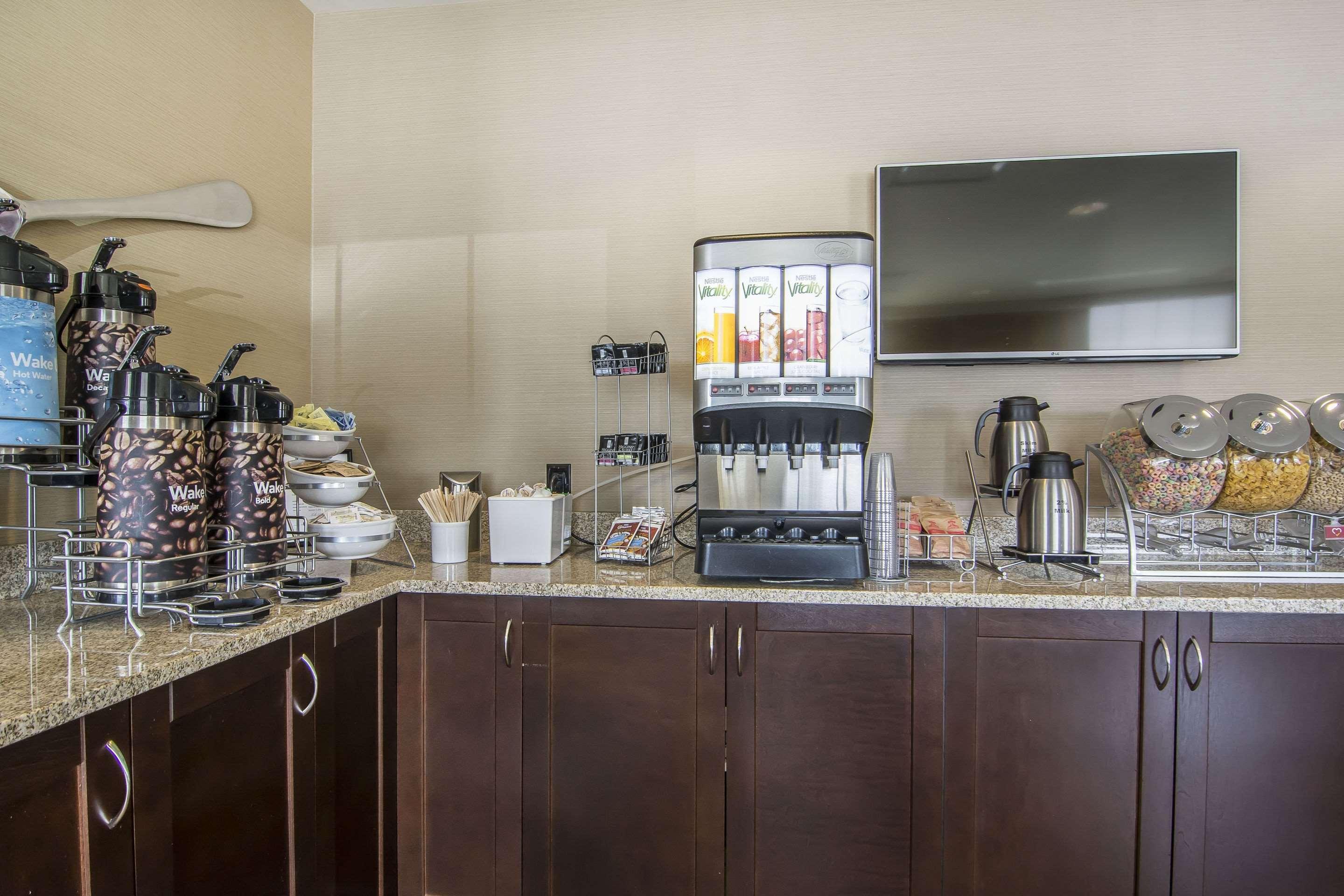 Comfort Suites Regina Luaran gambar