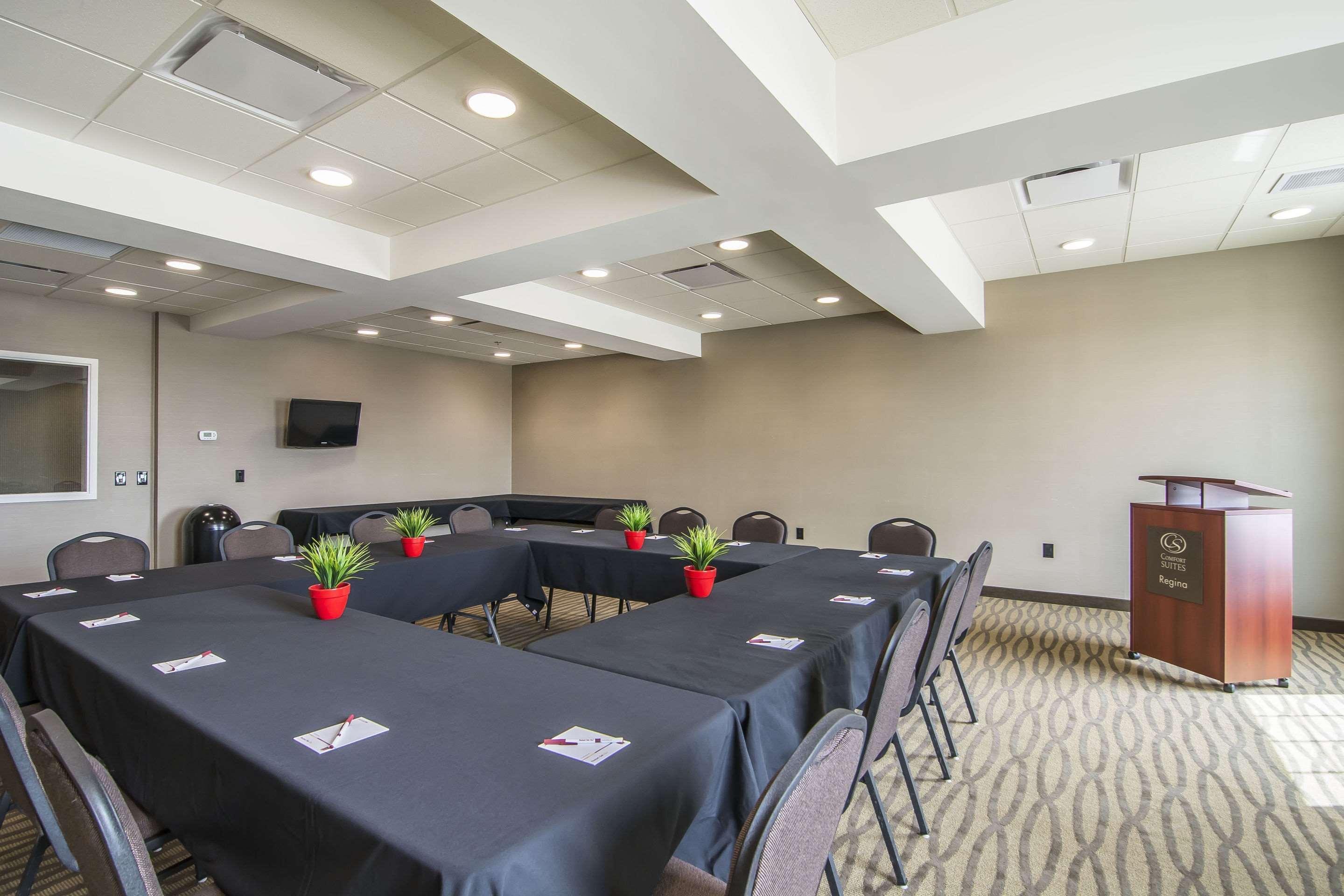 Comfort Suites Regina Luaran gambar