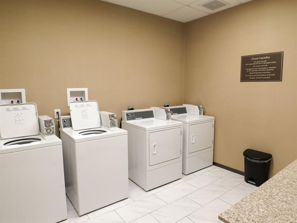 Comfort Suites Regina Luaran gambar
