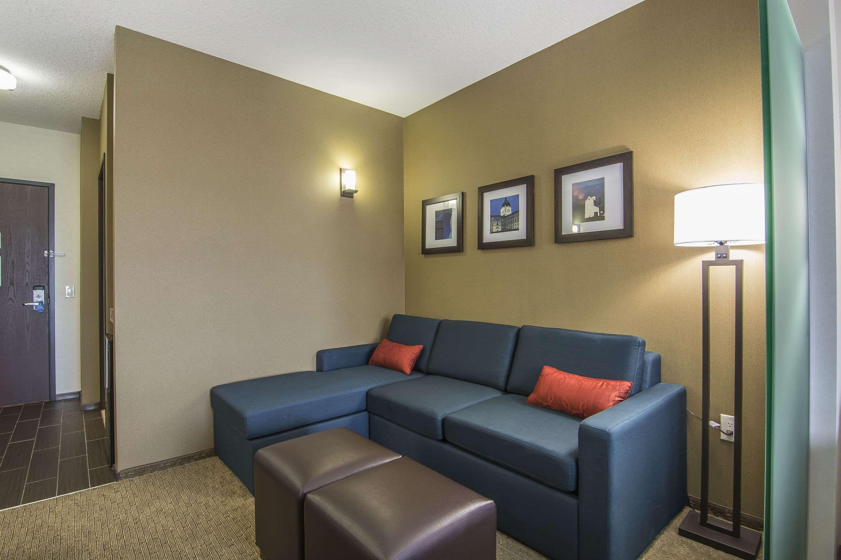 Comfort Suites Regina Luaran gambar