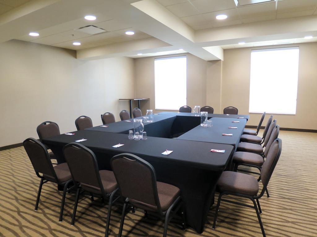 Comfort Suites Regina Luaran gambar